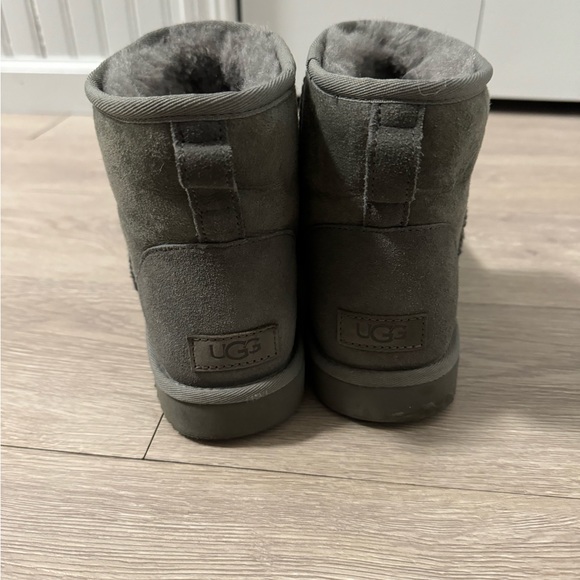 Ugg classic mini boot - Picture 3 of 4